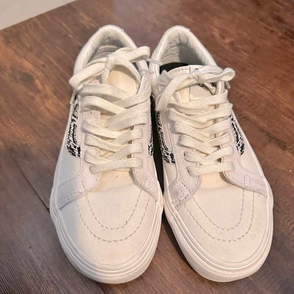 Vans, white sneaker, snake print detail, ultra cushion, size 3.5mens/5 women - Picture 3 of 5